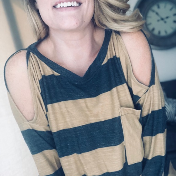 Amy Cold Shoulder Long Sleeve - Picture 4 of 5